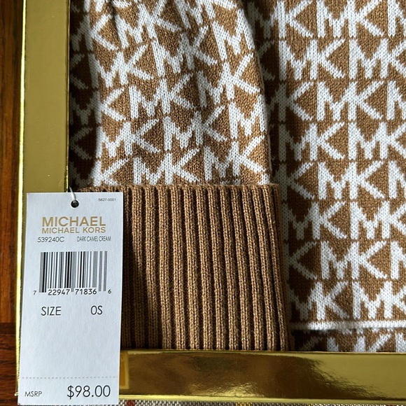 Michael Kors hat, scarf and gloves gift set - Picture 2 of 4